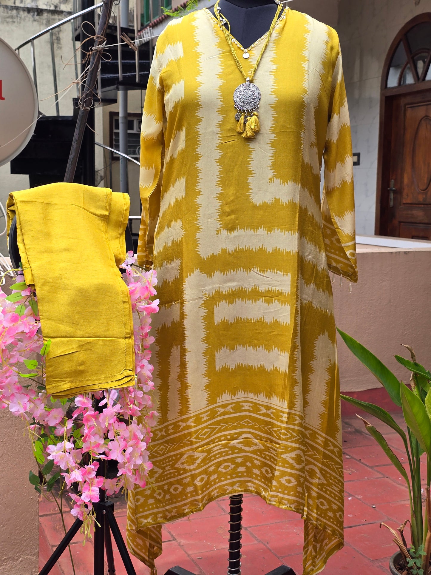 Kurthi Pant Set