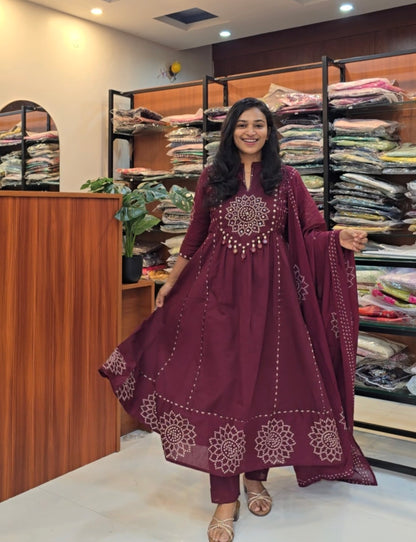 Wine Bhandhini Print A-Line Kurti Pant Dupatta Set