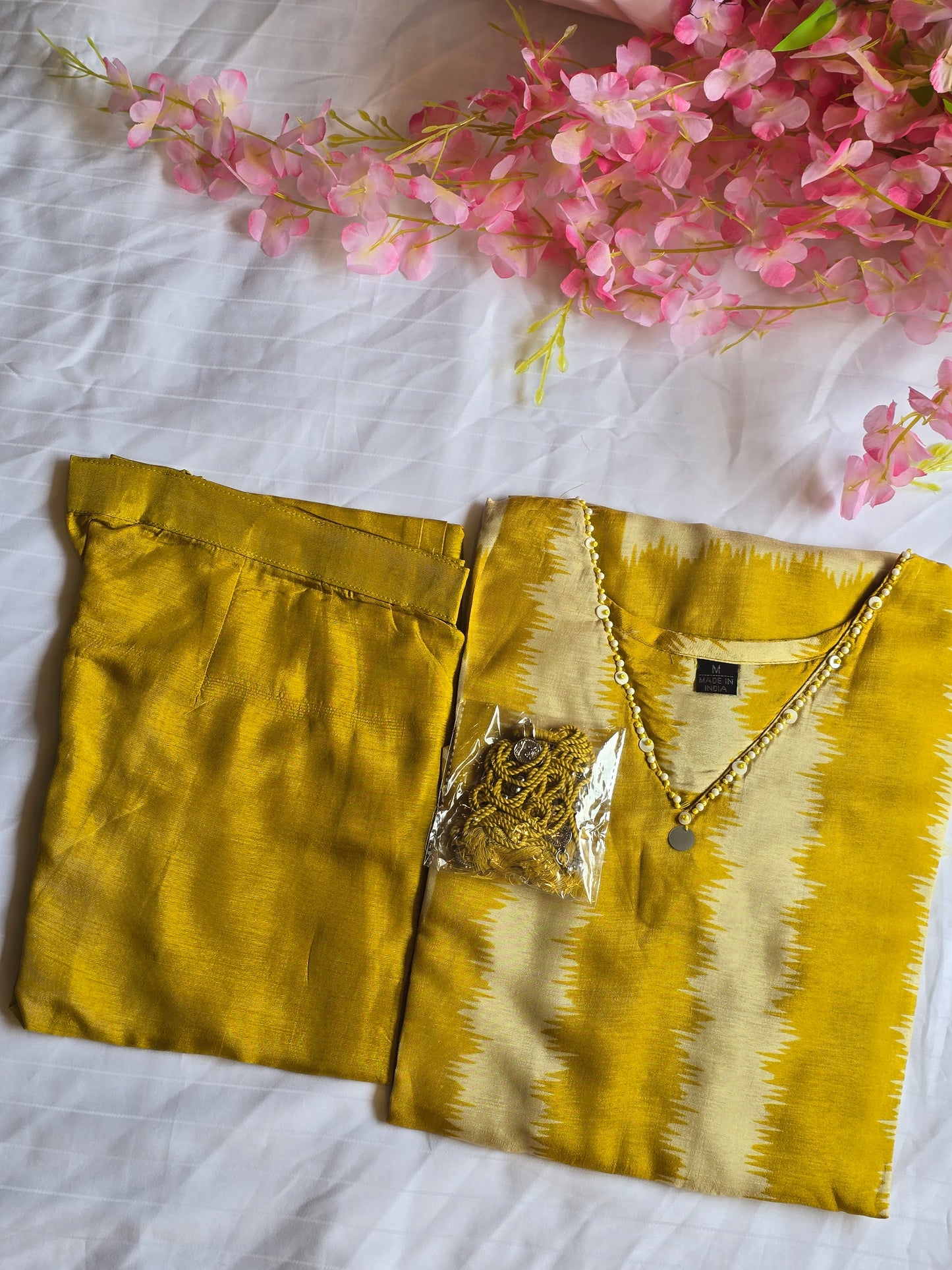 Kurthi Pant Set
